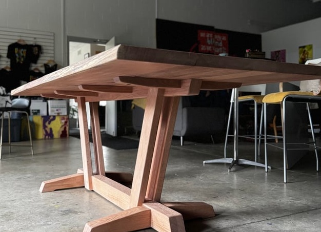 Почему деревянная мебель из фанеры — это практичный выбор для современного дома?