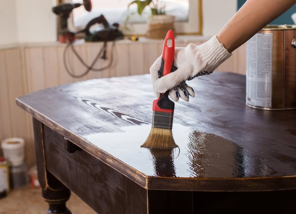 Краска для мебели: какую выбрать для различных поверхностей?