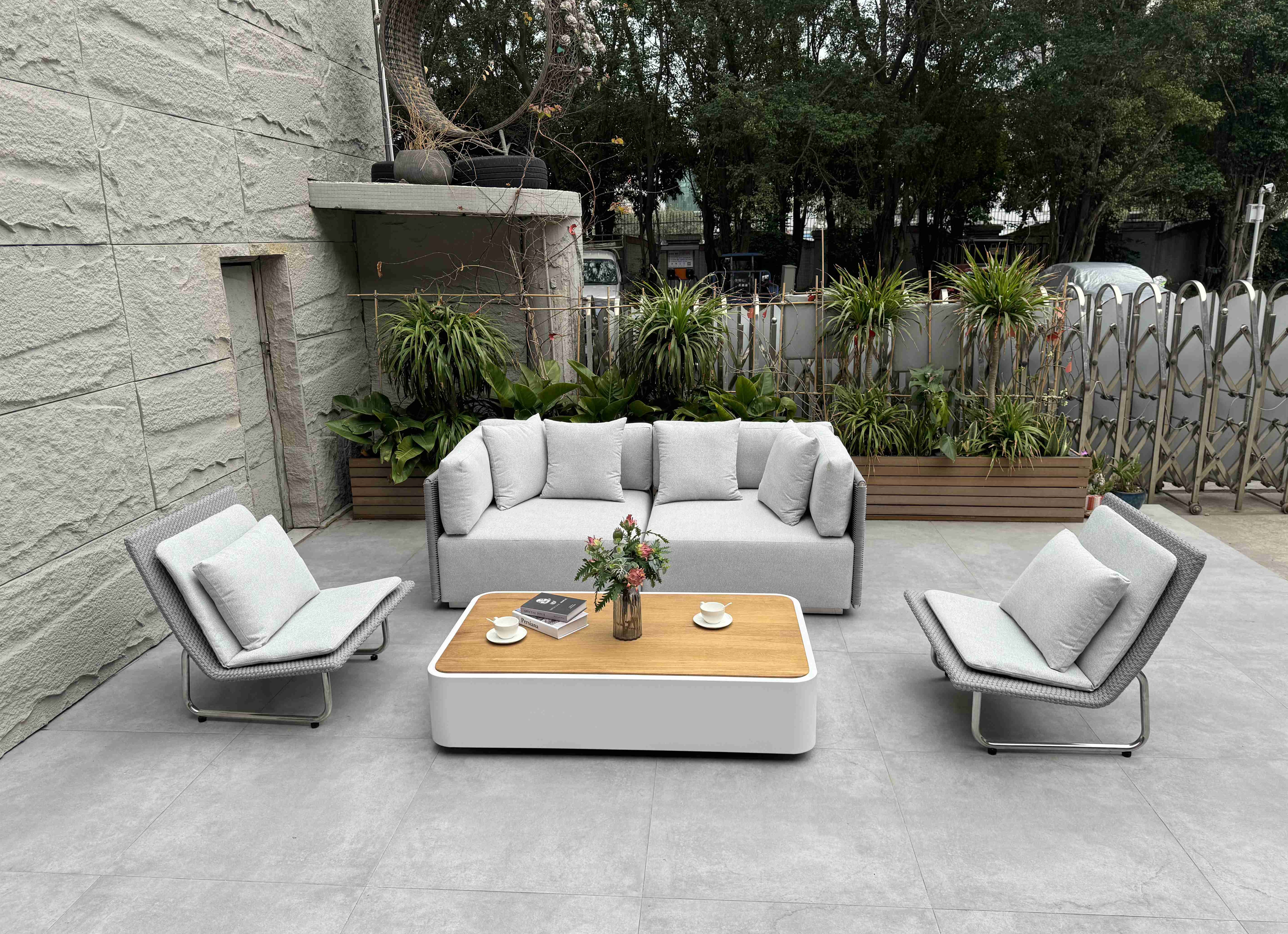 Почему стоит выбрать плетеную мебель для патио или террасы?